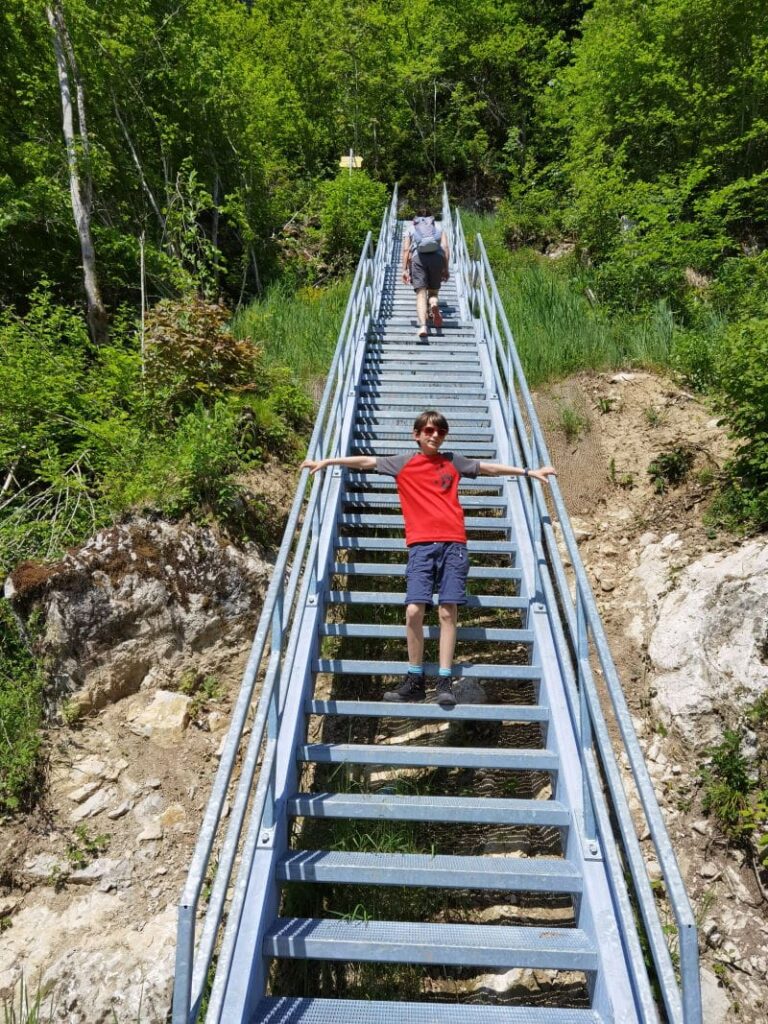 Schmugglerweg Kössen - über die Teufelsstiege geht es 69 Stufen hinauf!