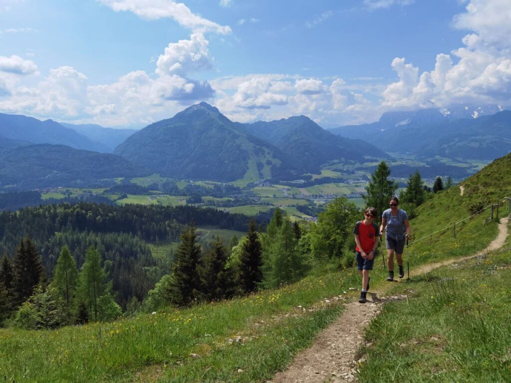 Zum Taubensee wandern - dieser Wandersteig endet bei der Taubensteinhütte