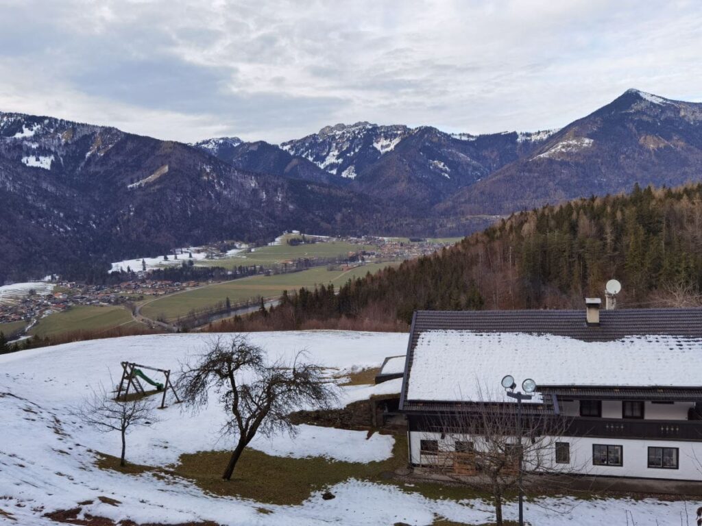 Ausblick von der Streichen über Schleching und die Berge