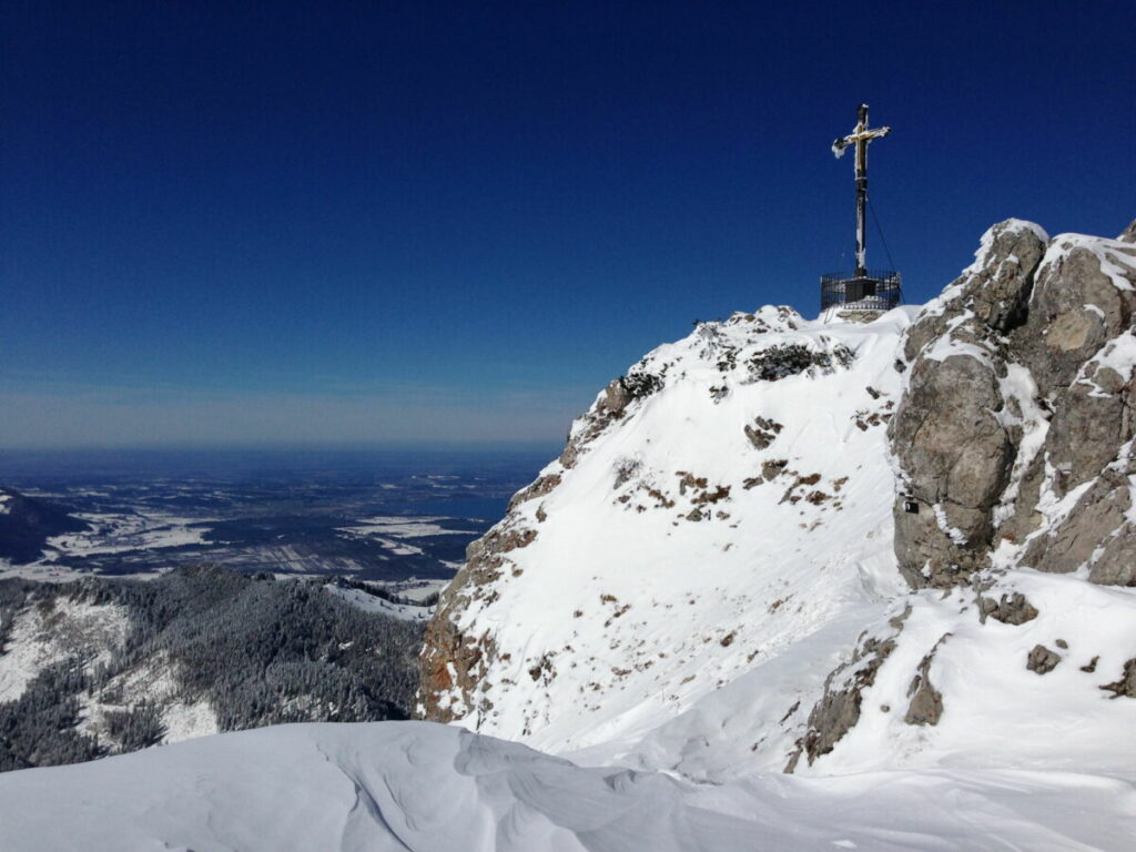 Chiemgauer Alpen im Winter - beim Hochfelln Gipfelkreuz