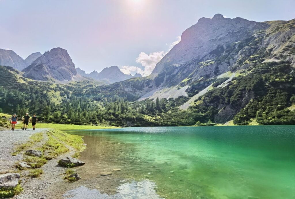 Bergseen Österreich - der Seebensee mit der Mieminger Kette